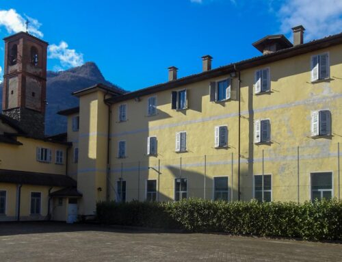 Pilgrims, tourists, families and groups in Varallo Sesia in the Casa Sant’Antonio